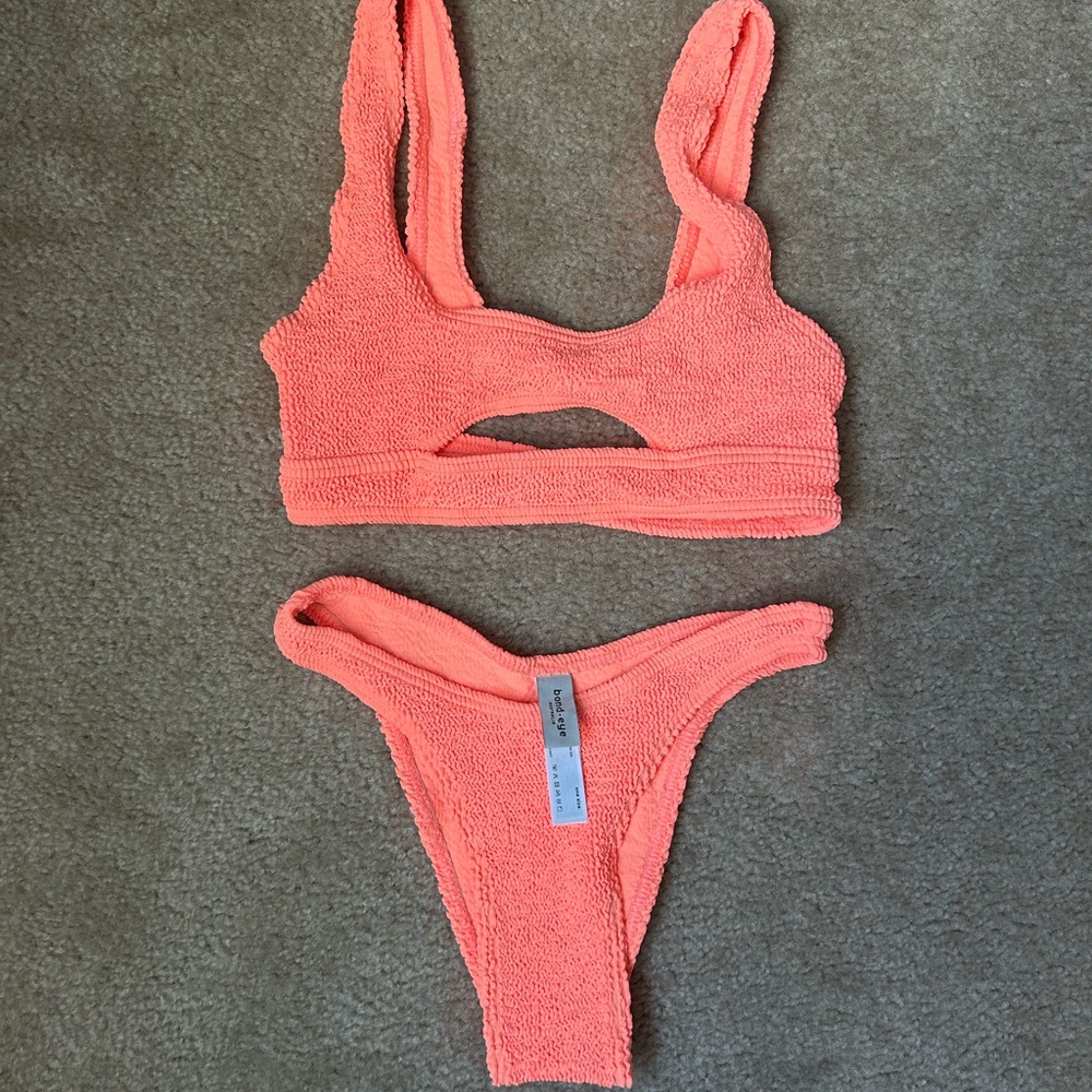 Bond-Eye Bikini - Picture 3 of 7